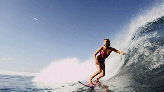 Девушки-серфингистки