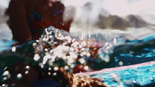 Девушки-серфингистки