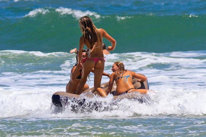 Летние девушки в бикини