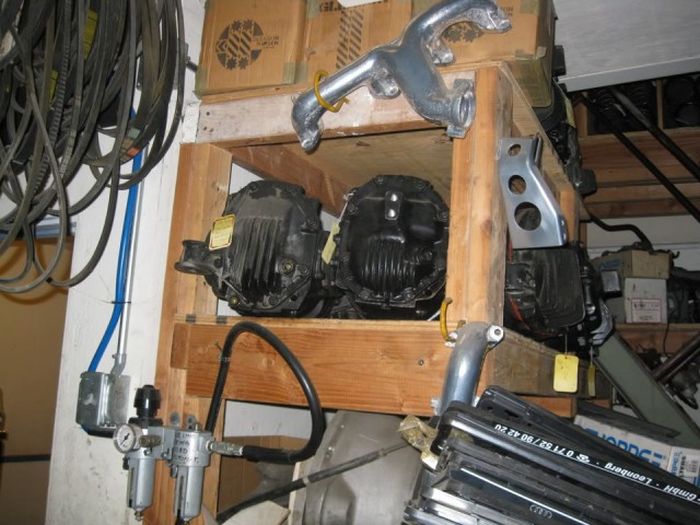 Забытый склад Mercedes-Benz AMG в Сан-Франциско