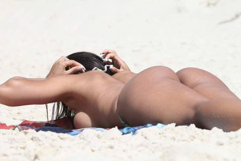 Горячие дамы на пляжах Бразилии