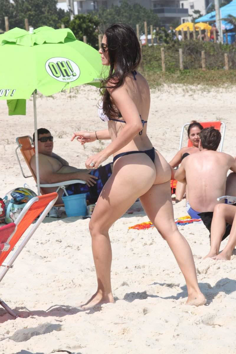 Горячие дамы на пляжах Бразилии