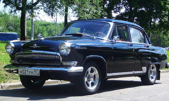 От Волги до Mercedes: 6 автомобилей, на которых лихачил Владимир Высоцкий