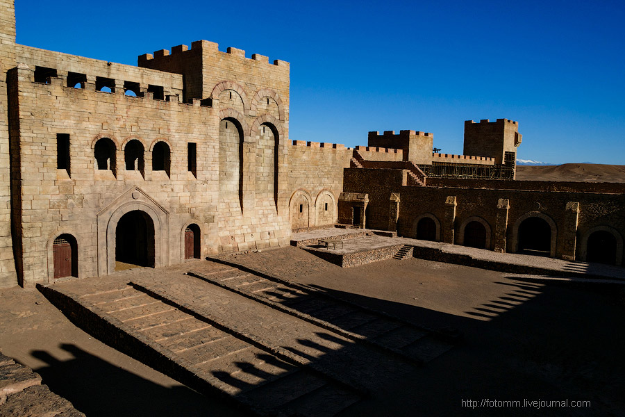 Бутафорский Голливуд и козы на деревьях Бутафорский Голливуд и козы на деревьях