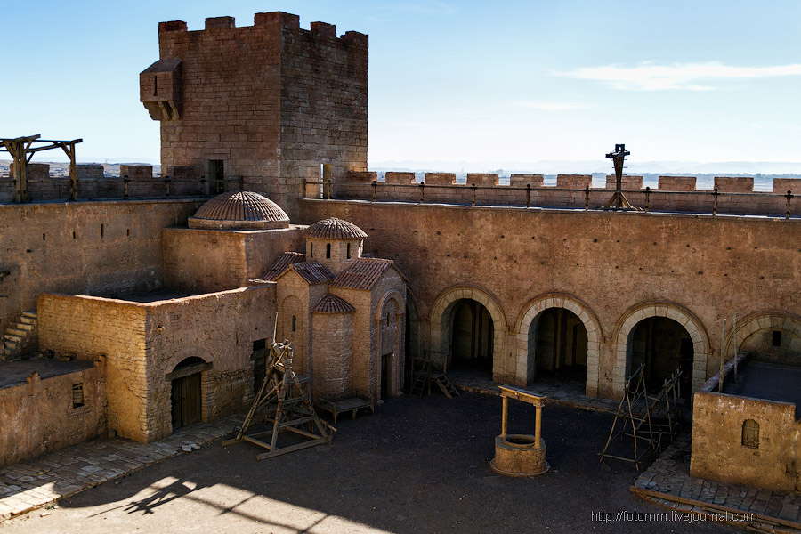 Бутафорский Голливуд и козы на деревьях Бутафорский Голливуд и козы на деревьях