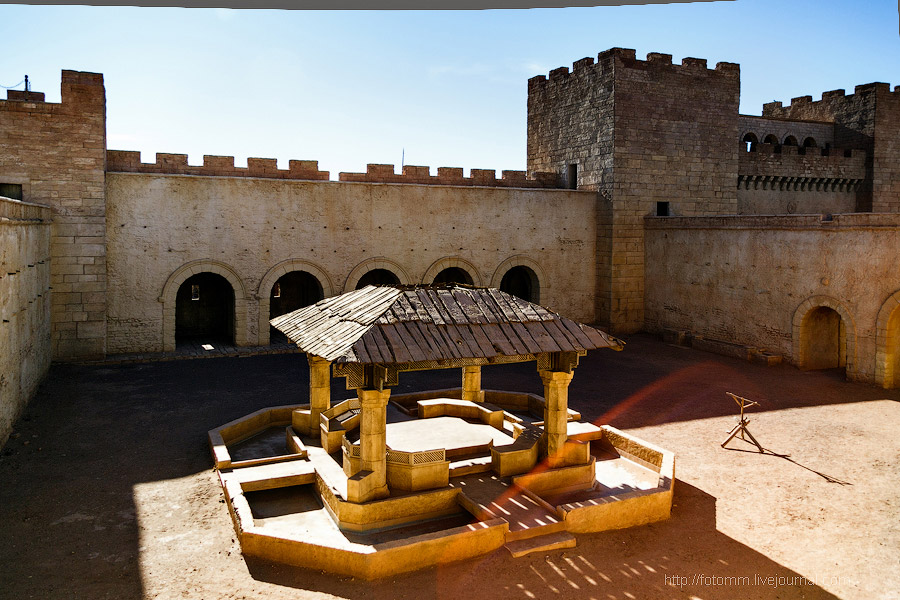 Бутафорский Голливуд и козы на деревьях Бутафорский Голливуд и козы на деревьях