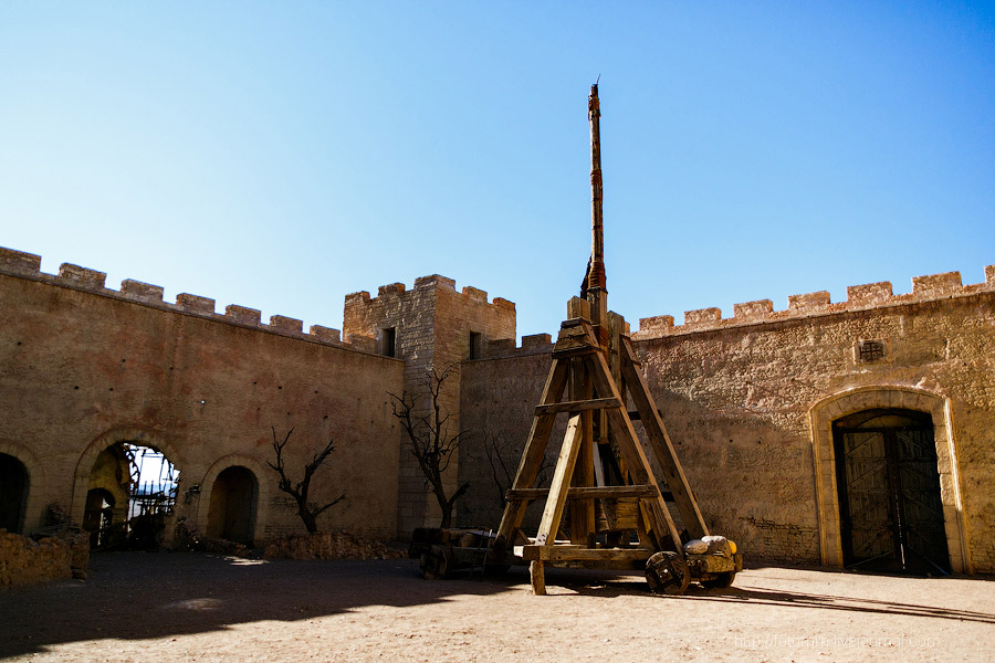 Бутафорский Голливуд и козы на деревьях Бутафорский Голливуд и козы на деревьях