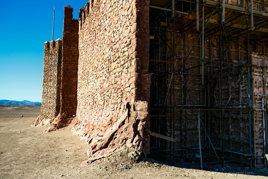 Бутафорский Голливуд и козы на деревьях Бутафорский Голливуд и козы на деревьях