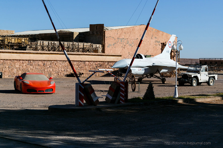 Бутафорский Голливуд и козы на деревьях Бутафорский Голливуд и козы на деревьях