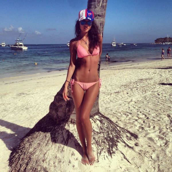 Девушки в бикини (94 фото)