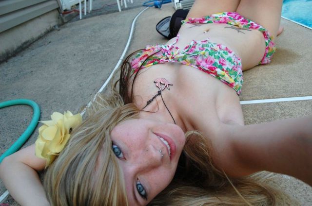 Девушки в бикини (94 фото)