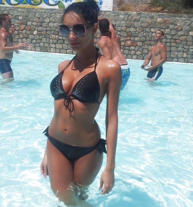 Девушки в бикини (94 фото)