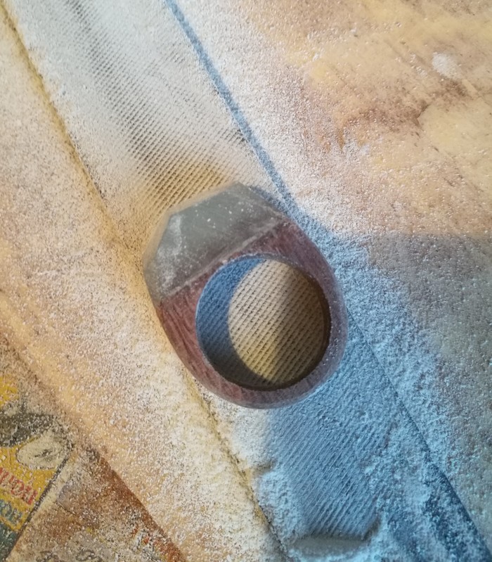 Кольцо из дерева, люминофора и смолы своими руками