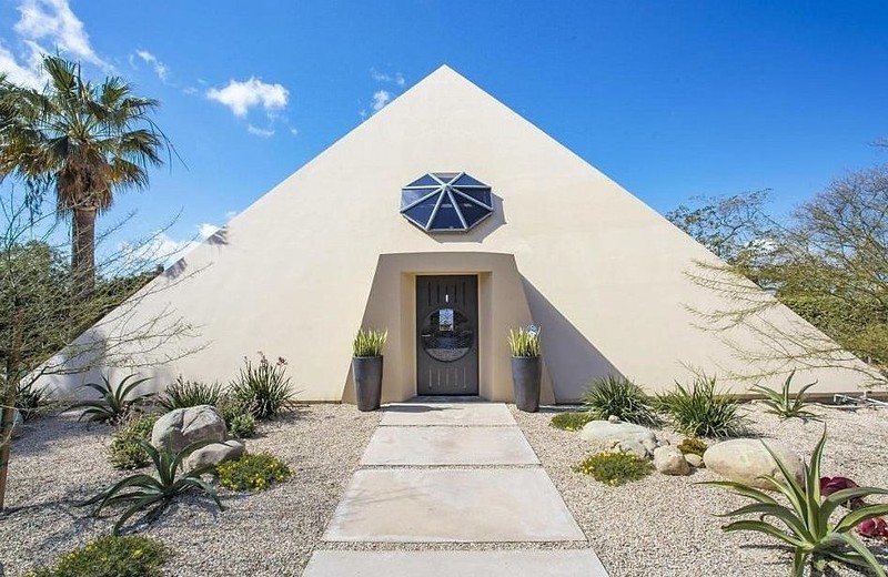 Дом-пирамида в Малибу