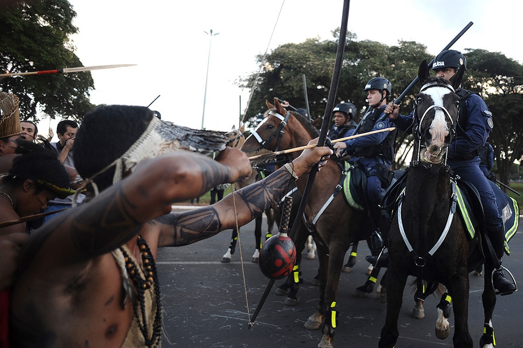 Индейцы против футбола Индейцы против футбола