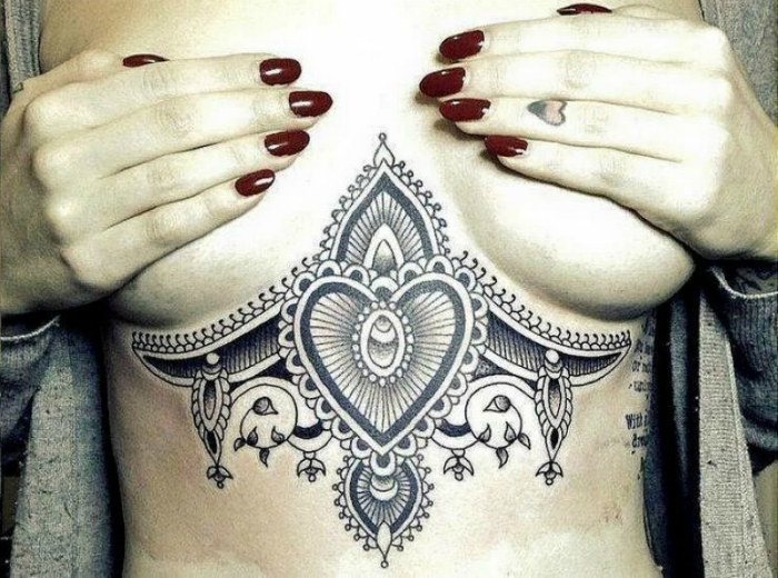 19 стильных татуировок, которые эффектно подчеркнут красоту женской груди