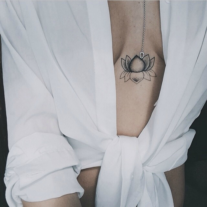 19 стильных татуировок, которые эффектно подчеркнут красоту женской груди