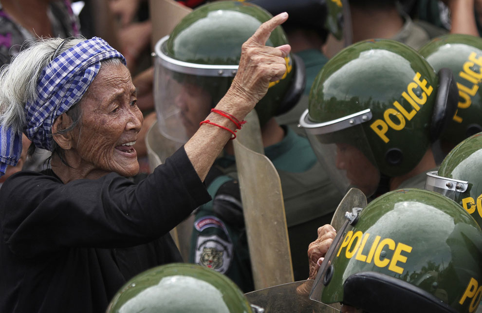 Протестующий мир Протестующий мир