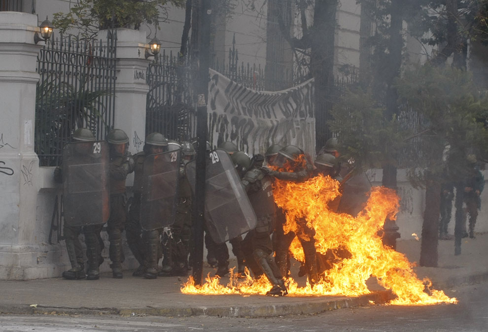 Протестующий мир Протестующий мир