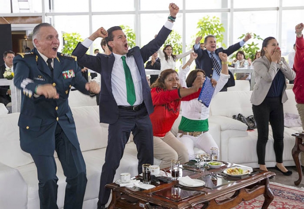 Политики, которые поддерживают свои сборные в Бразилии Политики, которые поддерживают свои сборные в Бразилии