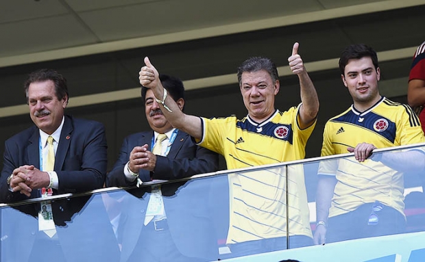 Политики, которые поддерживают свои сборные в Бразилии Политики, которые поддерживают свои сборные в Бразилии