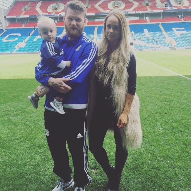 Крис Йонасдоттир - великолепная жена капитана сборной Исландии Арона Гуннарссона