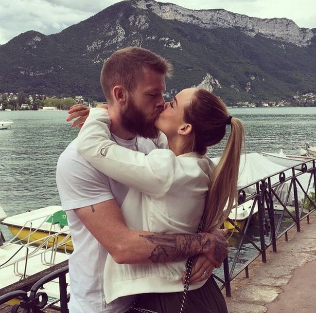 Крис Йонасдоттир - великолепная жена капитана сборной Исландии Арона Гуннарссона