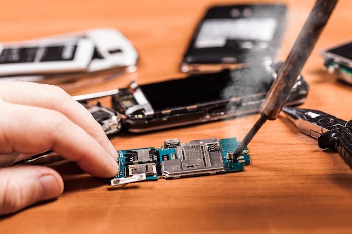 10 причин не выбрасывать на помойку старый телефон 10 причин не выбрасывать на помойку старый телефон