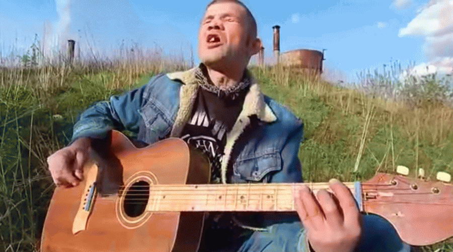 Видео "Бомж-блюз" - музыканта приняли за бомжа