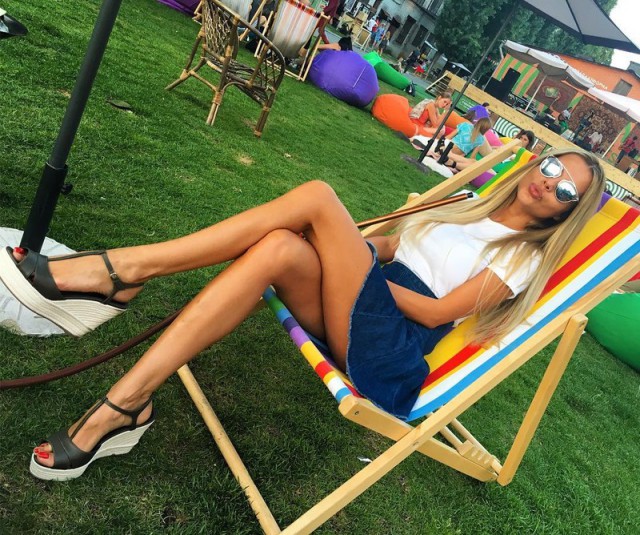 Подборка летних девушек в первый день осени