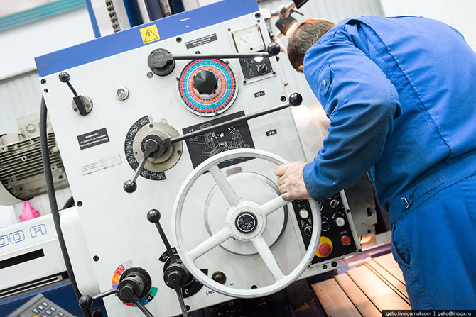 Экскурсия по Иркутскому авиационному заводу (55 фото)