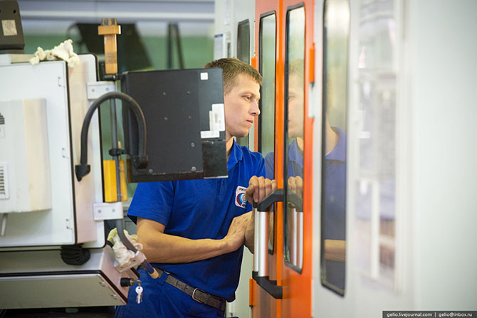 Экскурсия по Иркутскому авиационному заводу (55 фото)