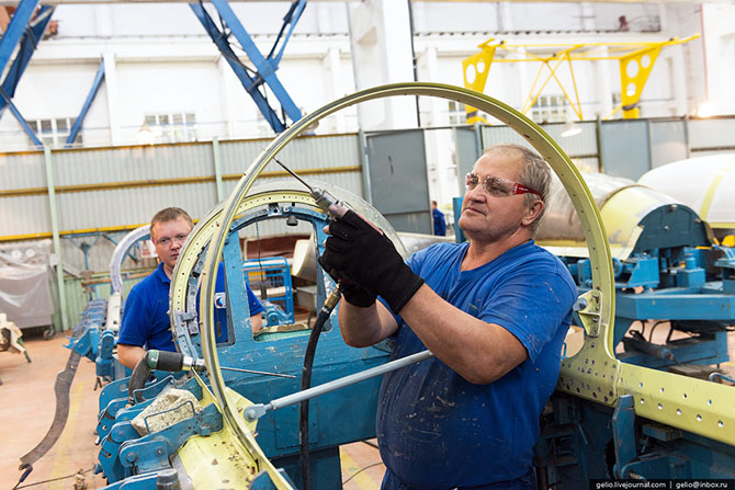 Экскурсия по Иркутскому авиационному заводу (55 фото)