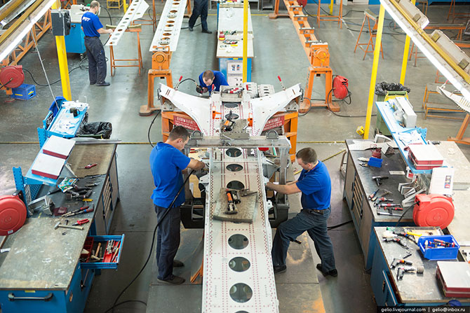 Экскурсия по Иркутскому авиационному заводу (55 фото)
