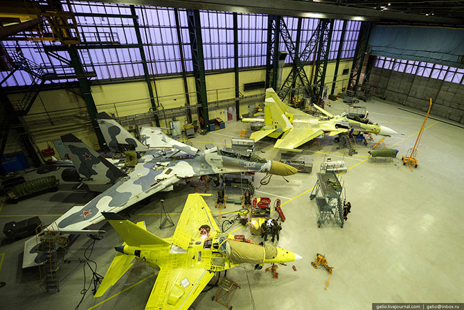 Экскурсия по Иркутскому авиационному заводу (55 фото)