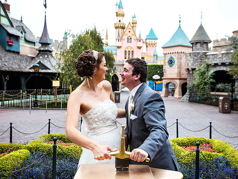 Вопреки всему! Свадьба мечты в Диснейленде (5 фото)