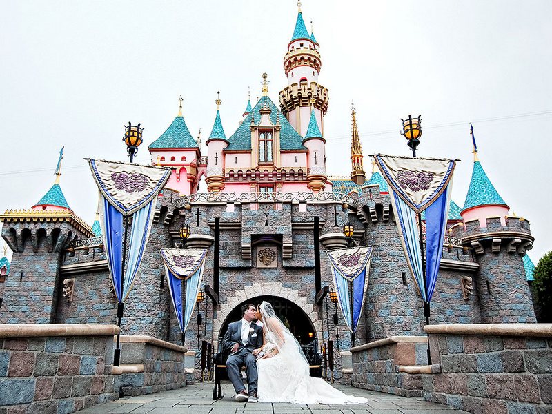 Вопреки всему! Свадьба мечты в Диснейленде (5 фото)