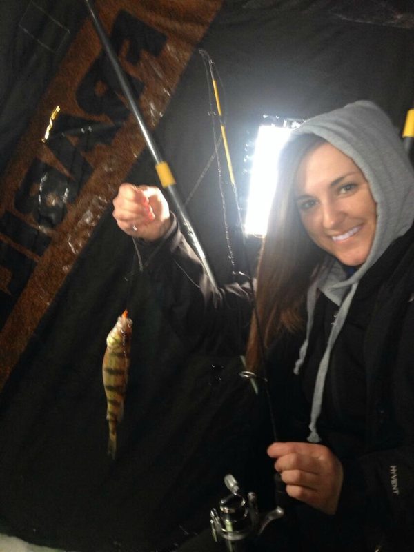 Девчонки на рыбалке (57 фото)