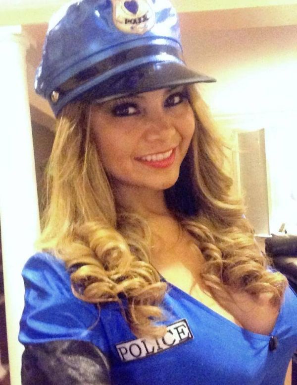 Девушки в костюмах