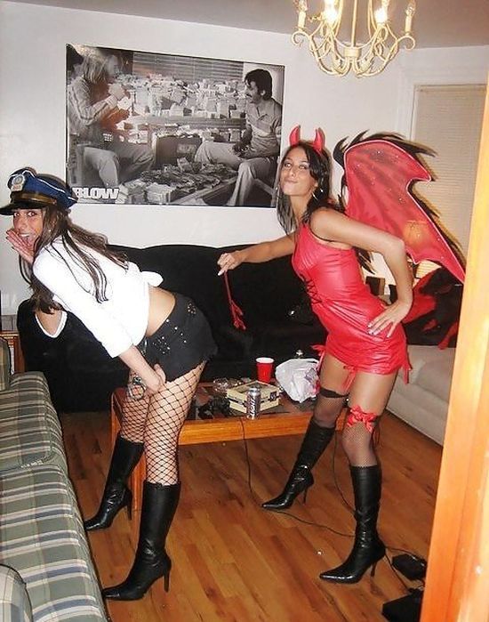 Девушки в костюмах