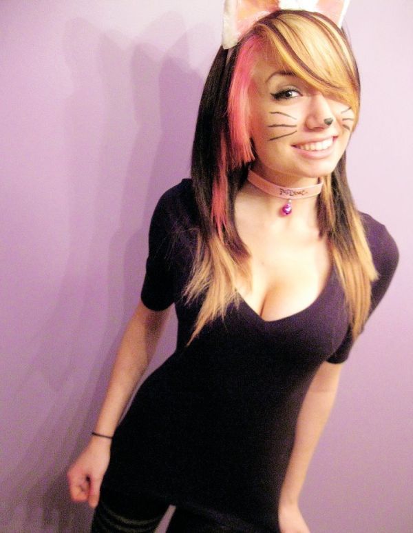 Девушки в костюмах