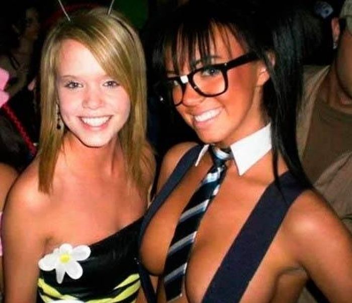 Девушки в костюмах