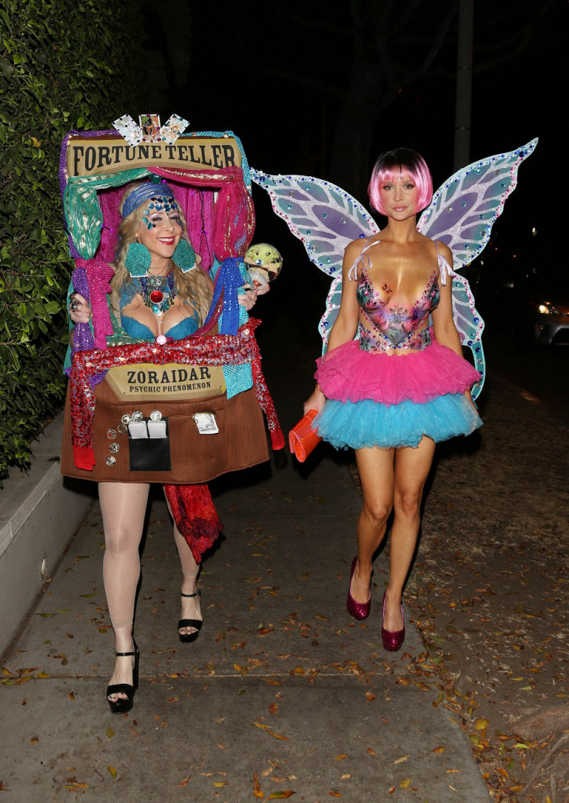 Джоанна Крупа в оригинальном костюме на Хэллоуин