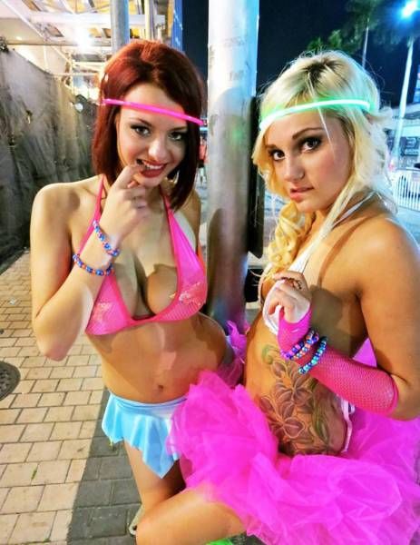 Забавные девушки