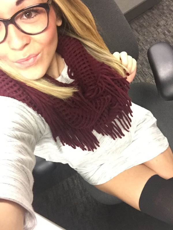 Девушки, которым скучно на работе