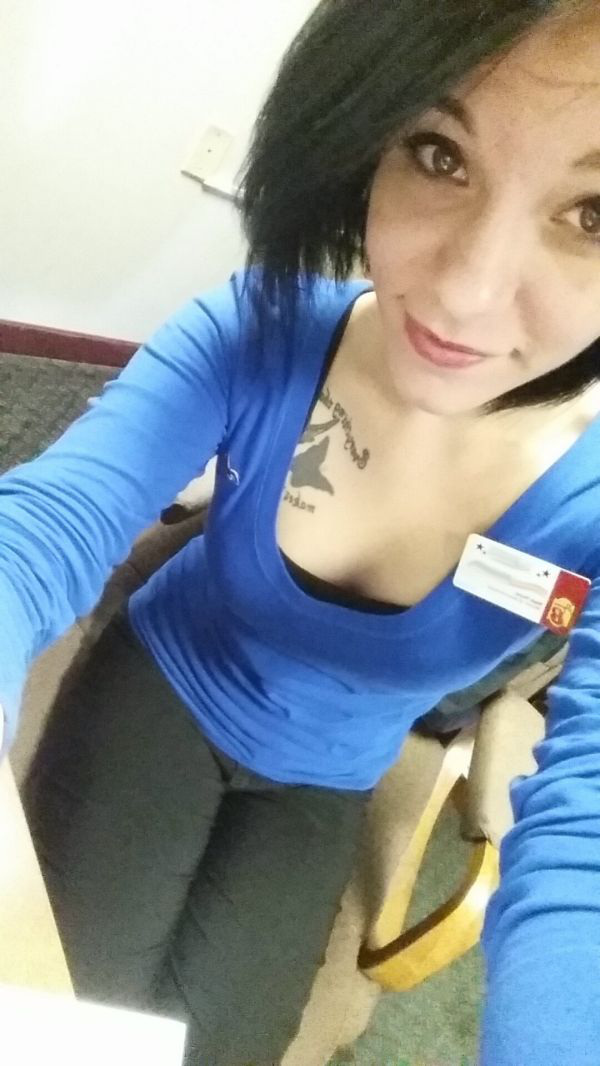 Девушки, которым скучно на работе