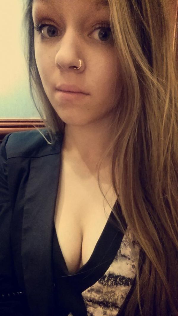 Девушки, которым скучно на работе