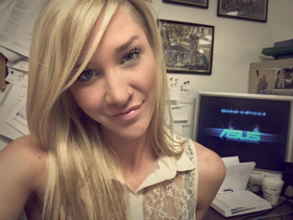 Девушки, которым скучно на работе