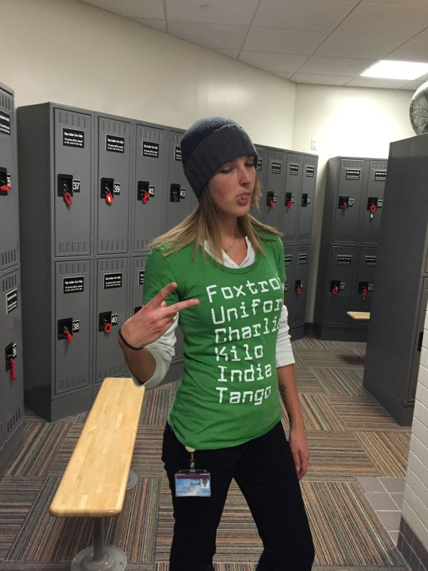 Девушки, которым скучно на работе