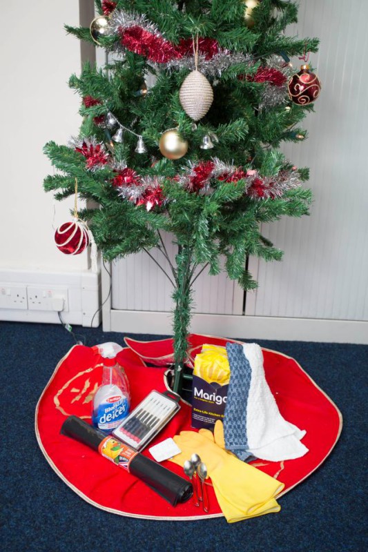 Британка жалуется на мужа, который на Рождество дарит ей только полезные подарки Британка жалуется на мужа, который на Рождество дарит ей только полезные подарки